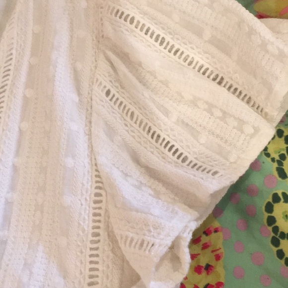 White top - Picture 3 of 6